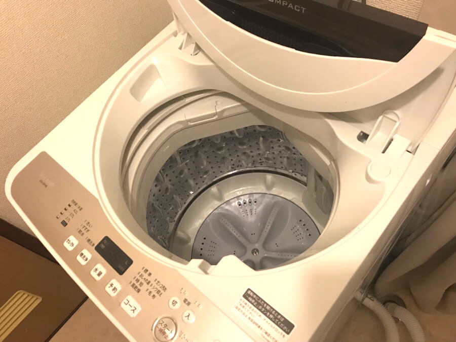 フタがあいた洗濯機